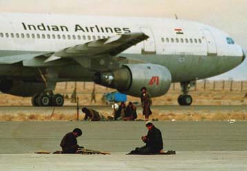Aκαρπες οι συνομιλίες των αεροπειρατών με την ινδική αντιπροσωπεία