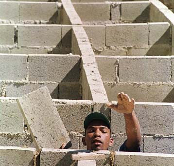 H Βενεζουέλα αρνείται ότι μπορούσε να αποφευχθεί η καταστροφή από τις κατολισθήσεις