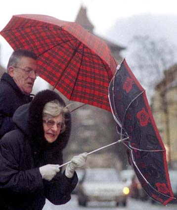 Ολόκληρη την κεντρική και βόρεια Ευρώπη πλήττει η πρωτοφανής κακοκαιρία