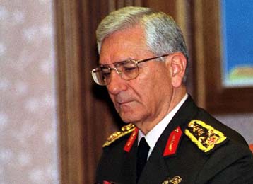 Την εκτέλεση της θανατικής ποινής του Οτζαλάν ζητεί ο αρχηγός του τουρκικού επιτελείου