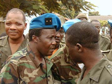 Εννεαμελής η χούντα της Ακτής Ελεφαντοστού – Στρατεύματα στέλνουν οι Γάλλοι