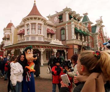 Απεργούν οι εργαζόμενοι στη Euro Disney