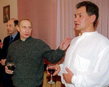 Προτιμά το χαρτοφυλάκιο ο Σόιγκου – Πώς διαμορφώνεται το πολιτικό σκηνικό στη Ρωσία