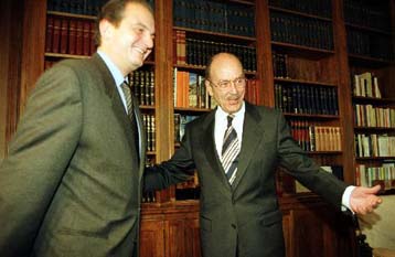 Δεν δεσμεύεται η κυβέρνηση για το χρόνο εκλογών – Ποικίλες αντιδράσεις για τη στάση της Ν.Δ.