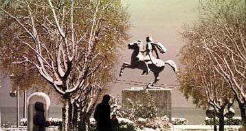 Αποκλεισμένα χωριά από τις χιονοπτώσεις στη βόρεια Ελλάδα