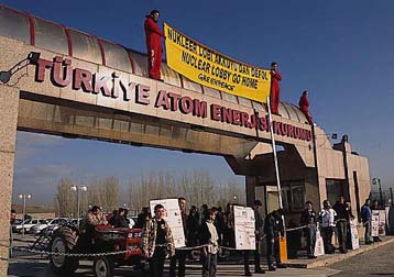 Συνελήφθησαν 15 ακτιβιστές της Greenpeace σε διαδήλωση κατά του Ακουγιου