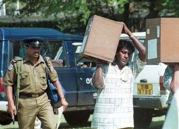 Στις κάλπες προσέρχεται την Τρίτη η Σρι Λάνκα για την ανάδειξη νέου προέδρου