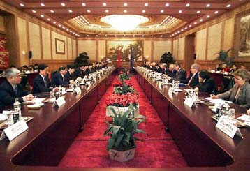 Καχυποψία αλλά και επιθυμία για εξεύρεση κοινού εδάφους στη σινοευρωπαϊκή συνάντηση