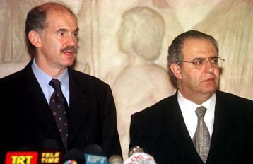 Συνάντηση Παπανδρέου-Κασουλίδη για τις προοπτικές του Κυπριακού μετά το Ελσίνκι