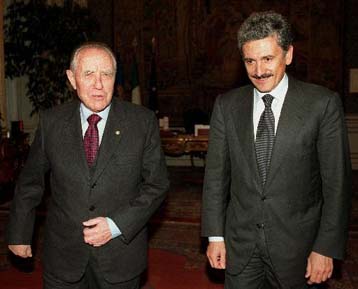 Αναζητείται κυβέρνηση στην Ιταλία μετά την παραίτηση Ντ Αλέμα