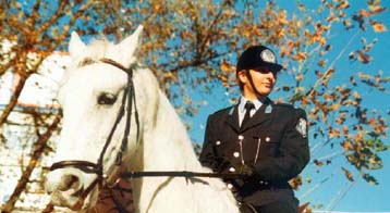 Την πρώτη επίσημη εμφάνισή της έκανε η έφιππη αστυνομία στη Λάρισα