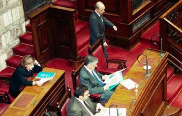 Σε προεκλογικό κλίμα η συζήτηση στη Βουλή για τον προϋπολογισμό