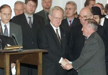 Ιστορική συμφωνία για την αποζημίωση των θυμάτων των Ναζί