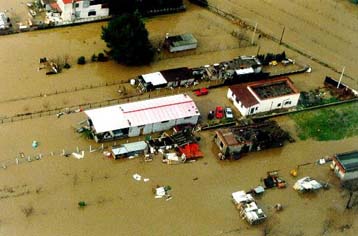 Τέσσερις νεκροί, δύο αγνοούμενοι και μεγάλες καταστροφές από βροχοπτώσεις
