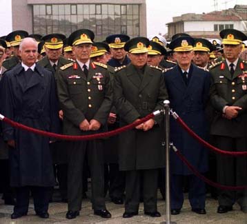 Παρέμβαση του Τούρκου υπουργού Αμυνας στη Θράκη