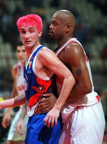 Τη νίκη κόντρα στη Βαρέζε κυνηγά ο Ολυμπιακός