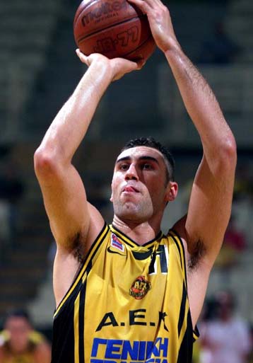 Πρώτη με διαφορά η ΑΕΚ