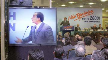 Πολύπλευρη επίθεση Καραμανλή κατά της κυβερνητικής πολιτικής