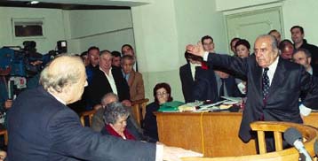 Αρχισε η δίκη Κατριβάνου για συκοφαντική δυσφήμηση Γιαννόπουλου