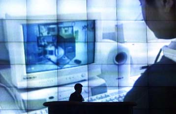 Στο Internet για τις χριστουγεννιάτικες αγορές τους πάνω από εννέα εκατομμύρια Ευρωπαίοι