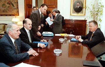 Σύσκεψη του πρωθυπουργού με την ηγεσία του υπουργείου Εξωτερικών ενόψει του Ελσίνκι