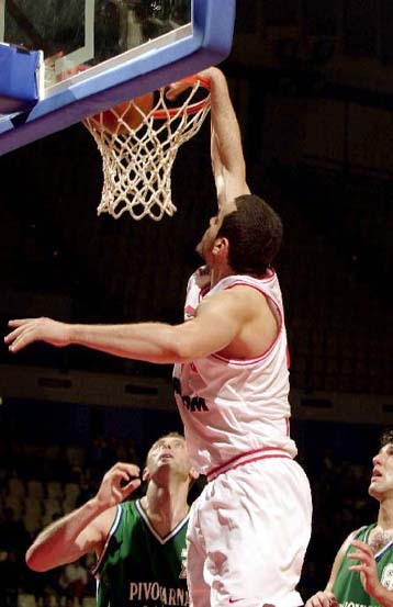 Περίπατο ο Ολυμπιακός με Πιβοβάρνα