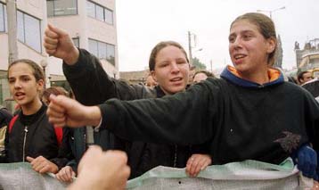 Σε αποχές στρέφονται τώρα οι μαθητές