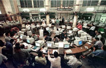 Πάνω από 500.000 Ελληνες κάτω από το όριο της φτώχειας, σύμφωνα με τις φορολογικές τους δηλώσεις