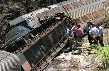 Σύγκρουση επιβατικών αμαξοστοιχιών, τουλάχιστον 12 νεκροί