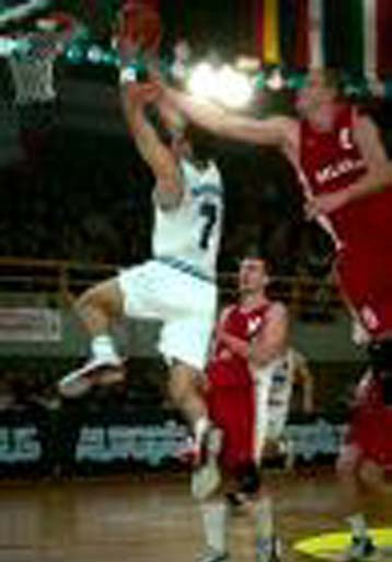 Τρία στα τρία η εθνική