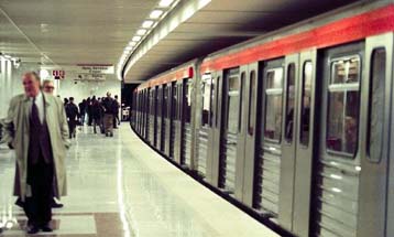 Με πληρότητα 60-70% τις ώρες αιχμής λειτουργεί το μετρό την πρώτη ημέρα