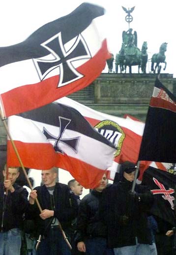 Διαδήλωση νεοναζί κατά της δημιουργίας μνημείου για το Ολοκαύτωμα