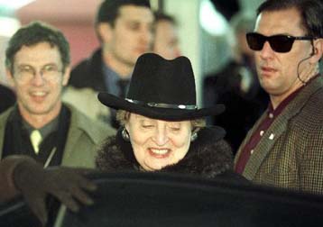 Επίσημη επίσκεψη Ολμπράιτ στη Μόσχα