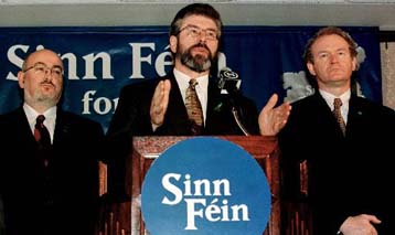 Δεν αφοπλίζεται ο IRA αν καταρρεύσει η κυβέρνηση της Β.Ιρλανδίας
