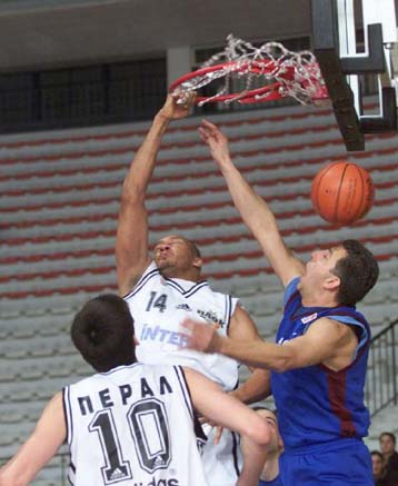 Εύκολες νίκες για ΑΕΚ και ΠΑΟΚ