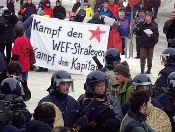 Επεισόδια με διαδηλωτές, παρά την απαγόρευση των κινητοποιήσεων