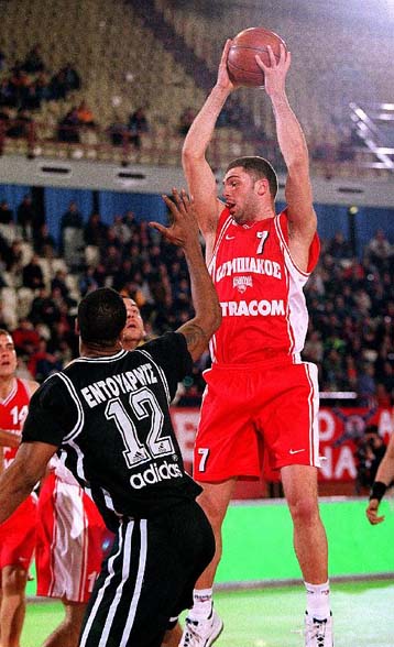 Εύκολα ο Ολυμπιακός το ντέρμπι