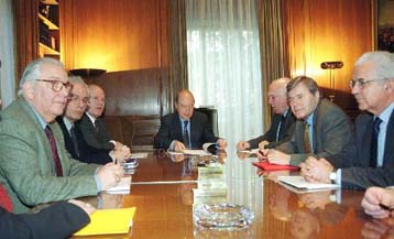 Σύσκεψη Σημίτη με τους υπουργούς Υγείας και Παιδείας