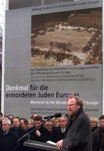 Eνοχες μνήμες στο Βερολίνο από το Ολοκαύτωμα