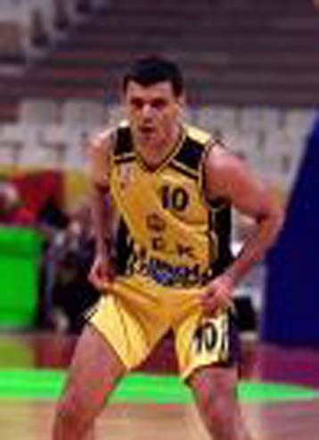 Παρέμεινε πρώτη η ΑΕΚ