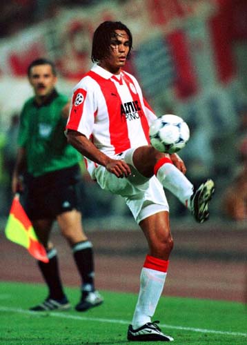 Εως τη Δευτέρα περιμένει την απάντηση του Κοζμίνσκι ο Ολυμπιακός