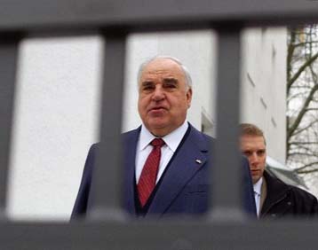 Νέες αποκαλύψεις για δωροληψία από τον Κολ – Αντιδρούν τα στελέχη του CDU στη σιωπή του