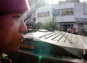 Η ειρηνευτική αποστολή του Ουαχίντ στην Ατσέχ επισκιάζεται από επτά θανάτους