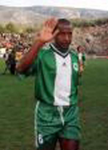 Ο Ζούλιο Σέζαρ εγκαταλείπει το ποδόσφαιρο