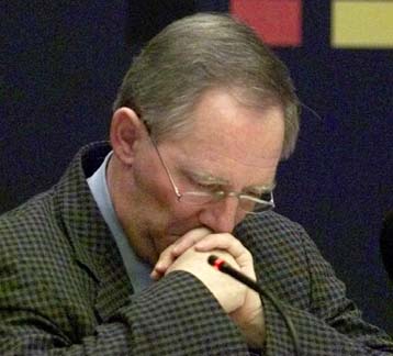 Περίπου 12 εκατ. μάρκα χωρίς ξεκάθαρη προέλευση στους λογαριασμούς του CDU