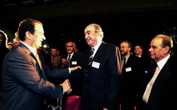 Mε τρεις εξαγγελίες Καραμανλή ξεκίνησε το προσυνέδριο της ΝΔ