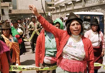 Χιλιάδες Ινδιάνοι κατέλαβαν το Κοινοβούλιο με τη βοήθεια στρατιωτικής μονάδας