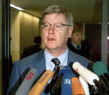 Ο Σόιμπλε ζητεί συγγνώμη από τη Βουλή – Αυτοκτόνησε στέλεχος του CDU