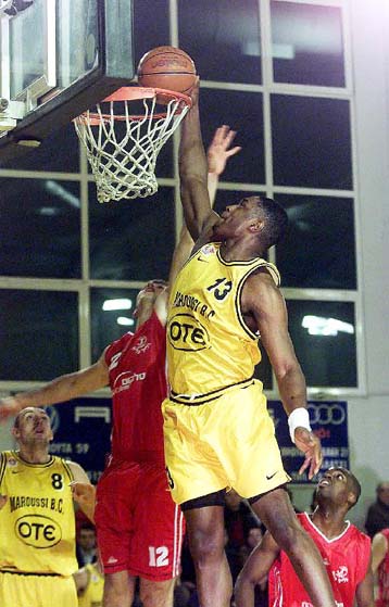 Μεγάλη νίκη-πρόκριση στους 8 του Κόρατς για το Μαρούσι