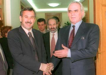 Συνομιλίες Τσοχατζόπουλου με τον Κύπριο υπουργό Αμυνας